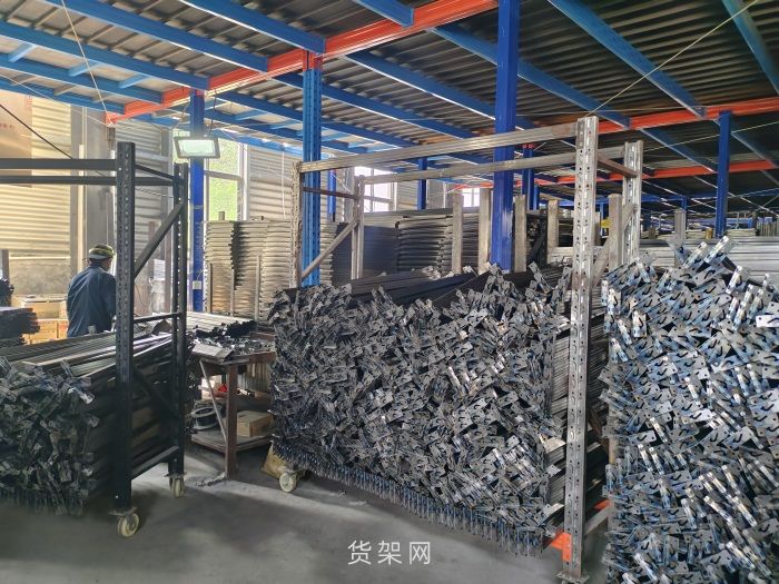 钢平台货架的成本是多少？