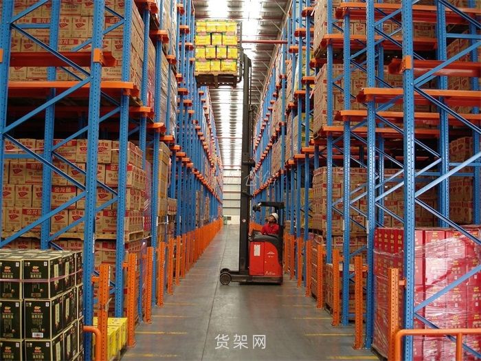 通廊式仓库货架让您实现高密度存储